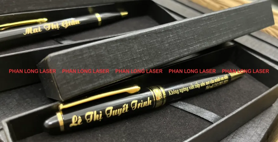 Khắc chữ khắc tên khắc logo hoa văn lên bút viết kim loại dùng làm quà tặng quà lưu niệm quà tri ân Khắc chữ khắc tên khắc logo lên bút viết kim loại làm quà tặng tại Tây Tựu, Phú Diễn, Xuân Đỉnh, Đông Ngạc, Cầu Giấy, Nghĩa Đô, Yên Hòa, Tây Hồ, Phú Thượng, Thượng Cát, Từ Liêm, Xuân Phương, Tây Mỗ