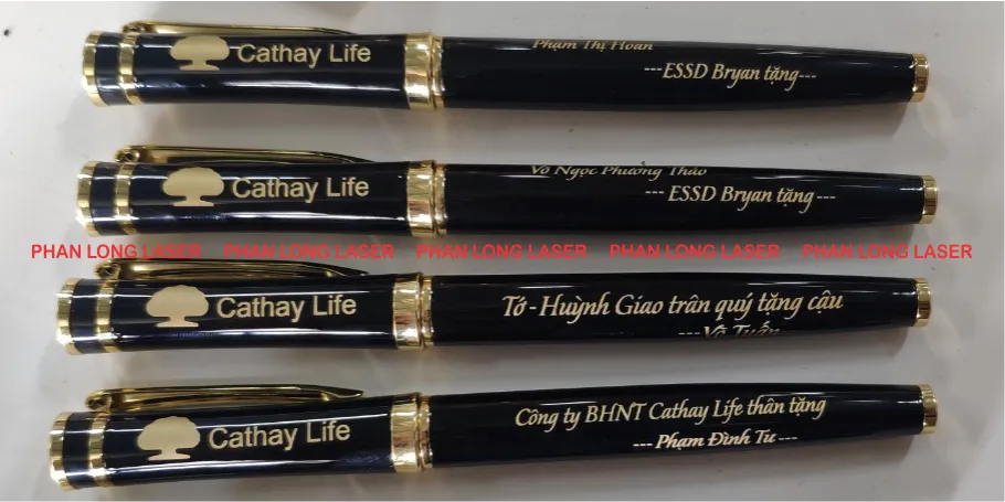 Khắc chữ khắc tên khắc logo lên bút viết kim loại dùng làm quà tặng lưu niệm cho công ty bảo hiểm Cathay life Khắc chữ khắc tên lên bút viết làm quà tặng công ty bảo hiểm cathay life tại Đại Mỗ, Long Biên, Bồ Đề, Việt Hưng, Phúc Lợi, Hà Đông, Dương Nội, Yên Nghĩa, Phú Lương, Kiến Hưng, Thanh Liệt, Chương Mỹ, Sơn Tây, Tùng Thiện