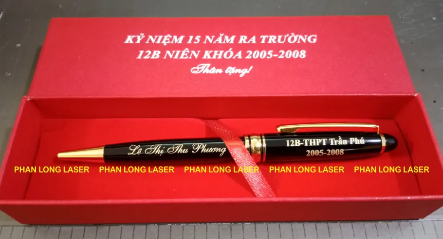 Khắc chữ khắc tên lên bút viết kim loại dùng làm quà tặng học sinh và thầy cô giáo tri ân Khắc bút viết quà tặng lưu niệm học sinh ra trường và thầy cô tại Phường Định Công, Phường Hoàng Liệt, Phường Yên Sở, Phường Vĩnh Hưng, Phường Tương Mai, Phường Phương Liệt, Phường Khương Đình, Phường Thanh Xuân