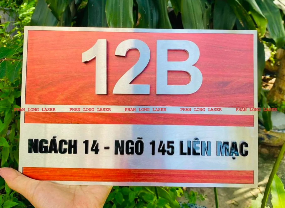 Làm biển bảng số nhà bằng chất liệu gỗ kết hợp kim loại inox dán chữ nổi nhựa mica chiếu đèn led nền theo yêu cầu Làm biển bảng số nhà bằng chất liệu gỗ kim loại kết hợp dán chữ nổi mica tại Hà Nội, Thanh Xuân, Cầu Giấy, Hoàng Mai, Thanh Trì, Gia Lâm, Long Biên, Từ Liêm, Đông Anh, Hoàn Kiếm, Hai Bà Trưng, Tây Hồ