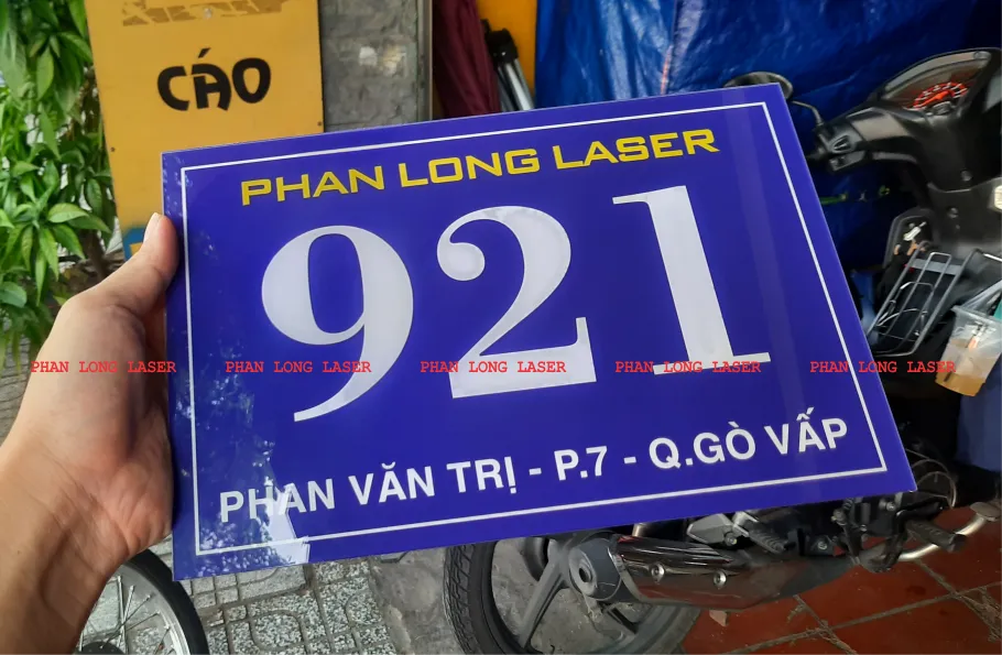 Làm biển bảng số nhà bằng chất liệu nhựa mica acrylic theo yêu cầu lấy nhanh trong 5 phút giá siêu rẻ 30 ngàn đồng Làm biển bảng số nhà bằng nhựa mica acrylic siêu rẻ tại Đà Nẵng, Quảng Nam, Quảng Bình, Quảng Ngãi, Thừa Thiên Huế, Bình Định, Khánh Hòa, Phú Yên