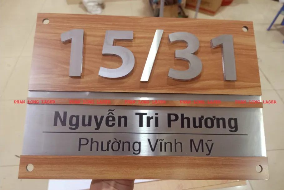 Làm biển bảng số nhà bằng chất liệu gỗ kết hợp nền kim loại inox dán chữ nổi nhựa mika chiếu đèn led nền Làm biển bảng số nhà bằng chất liệu gỗ nhựa kim loại inox tại Hà Nội, Bắc Giang, Bắc Ninh, Thanh Hóa, Nghệ An, Hà Tĩnh, Hòa Bình, Sơn La, Đắc Lắc, Đắc Nông, Gia Lai, Kon Tum